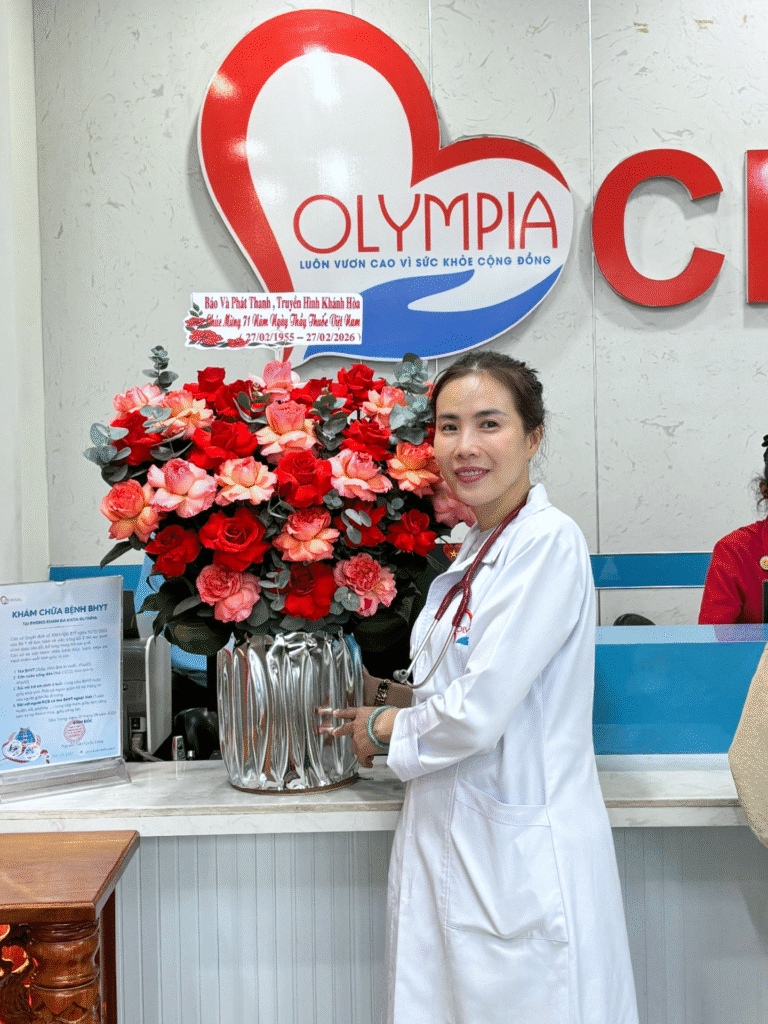 ths bs Dang Thai Tú Anh bên lẵng hoa ngày thầy thuốc việt nam 2026 - olympia