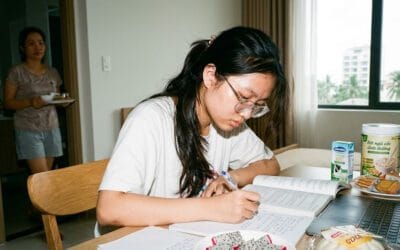 Chiến Lược Sức Khỏe và Dinh Dưỡng Mùa Thi – Đừng Để “Đầu Tư Sai Cách” Gây Hại Cho Con